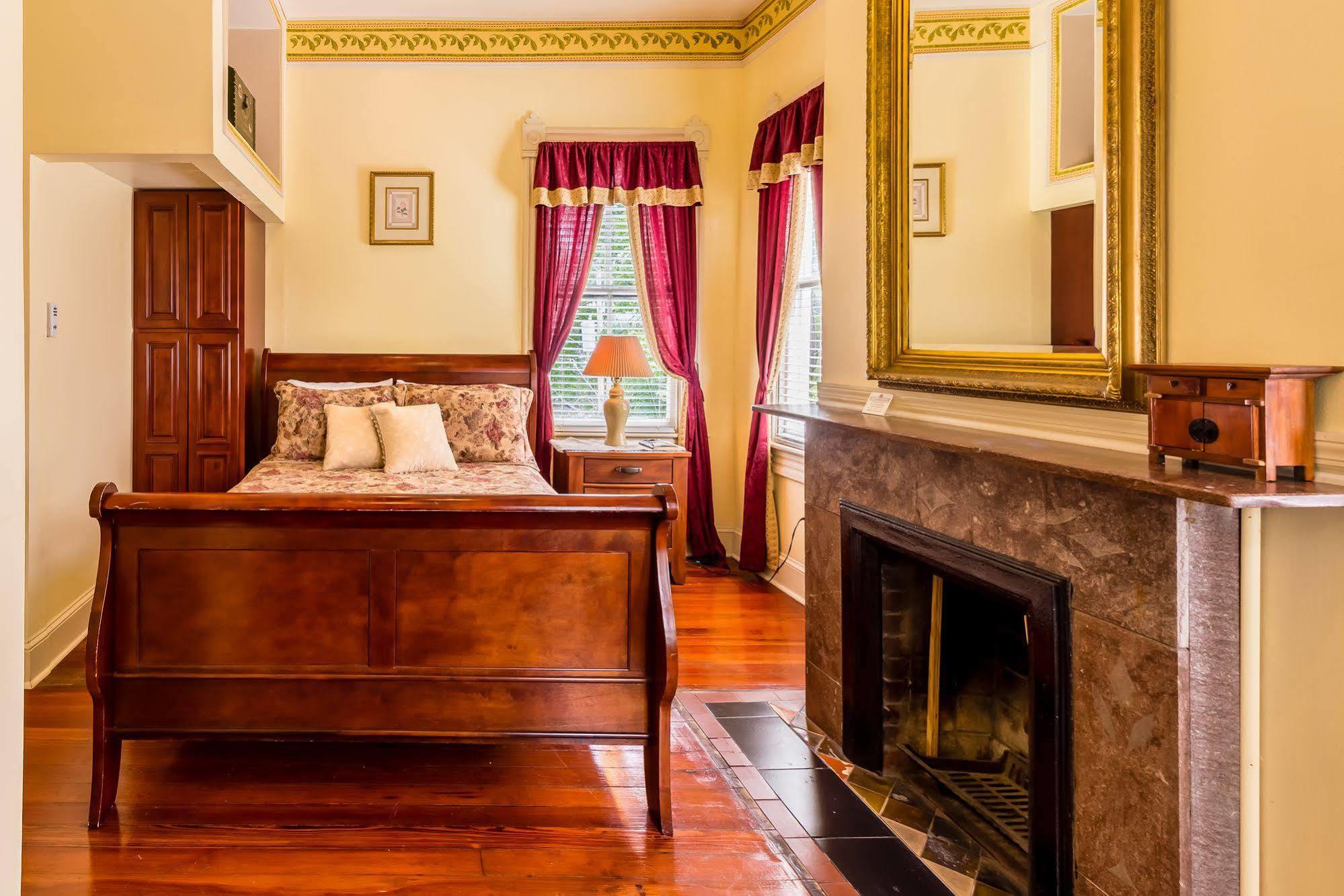 서배너 Amethyst Garden B&B 외부 사진